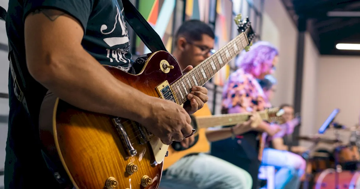Os primeiros passos para transformar música em profissão